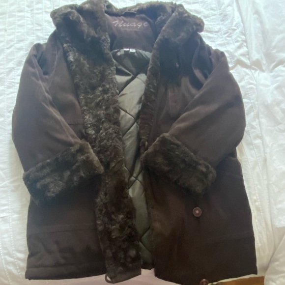 Brown trench coat with fur hood - Picture 1 of 8